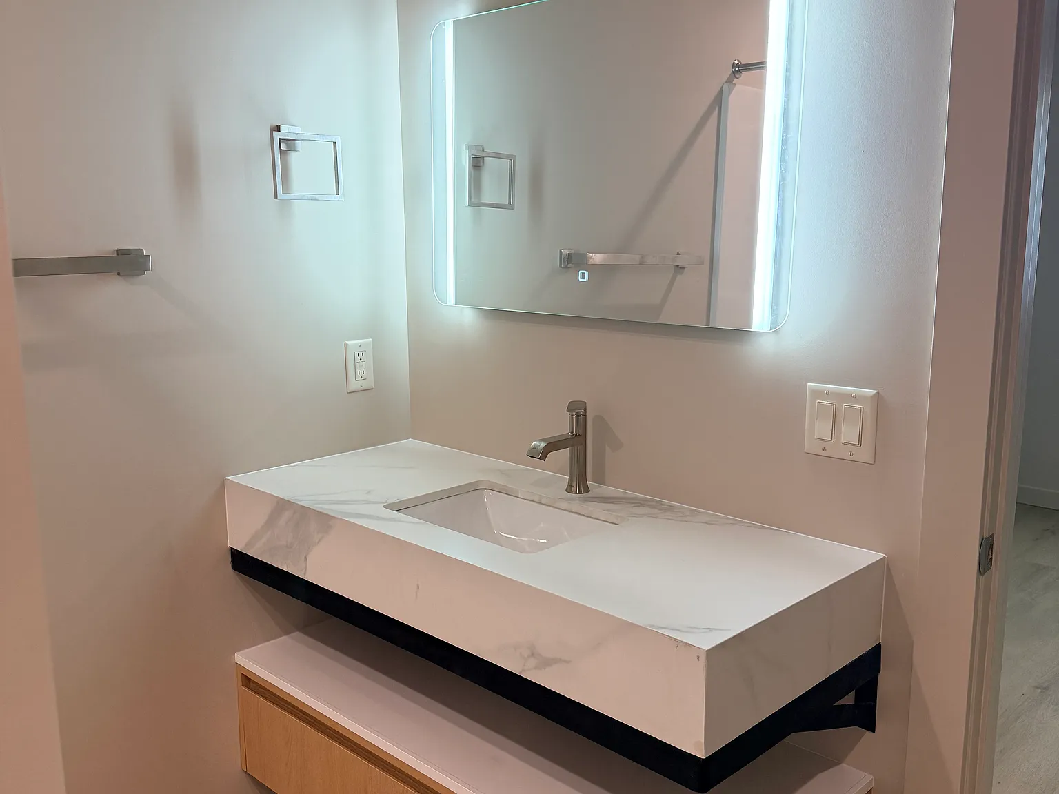 3 bed, 1136 sqft, $2,200 — Photo 4