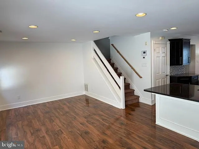 1070 Baywood Dr — Photo 5
