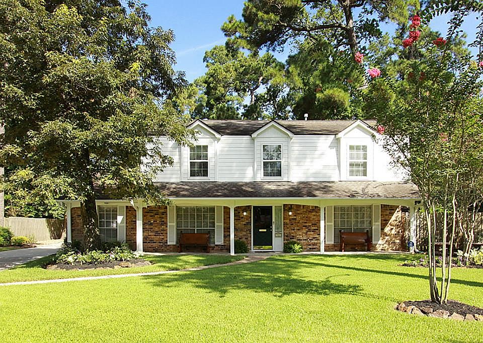 1st image of 903 Woodfield Ln