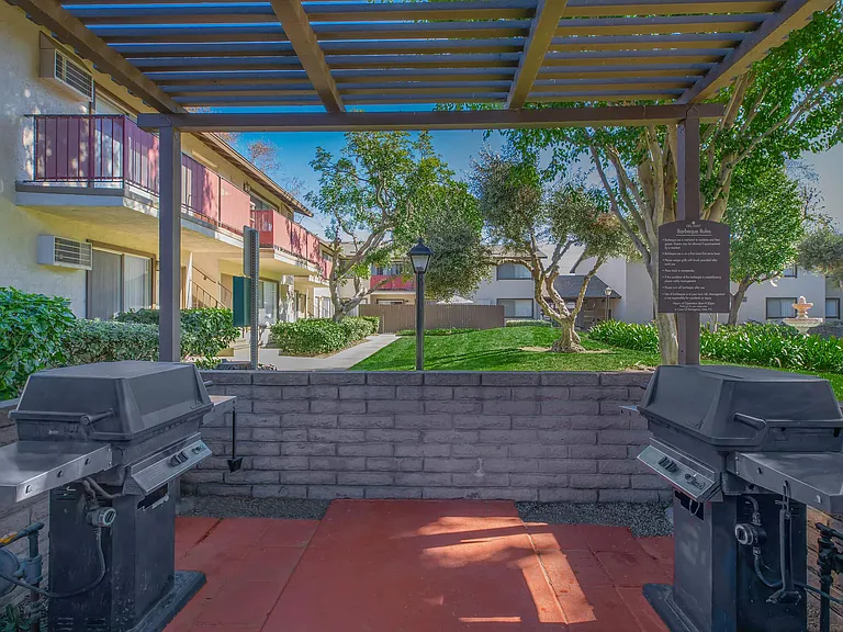 Del Amo Apartment Homes — Photo 7