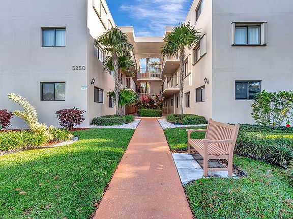 2nd image of 5250 Las Verdes Circle #120
