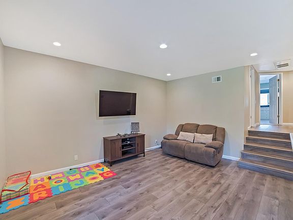 5th image of 274 Kenbrook Cir