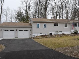 3 Arate Ln, Morris Plains, NJ 07950