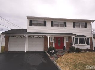 15 Regal Dr, Colonia, NJ