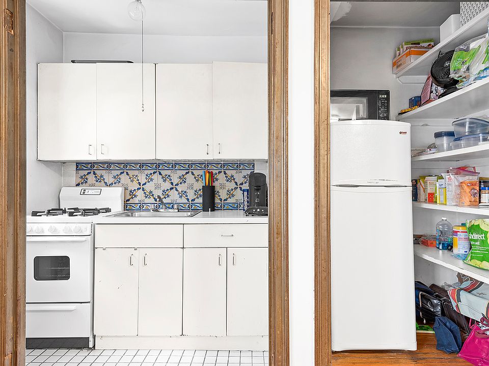 2nd image of 200 E 16th St APT 4G