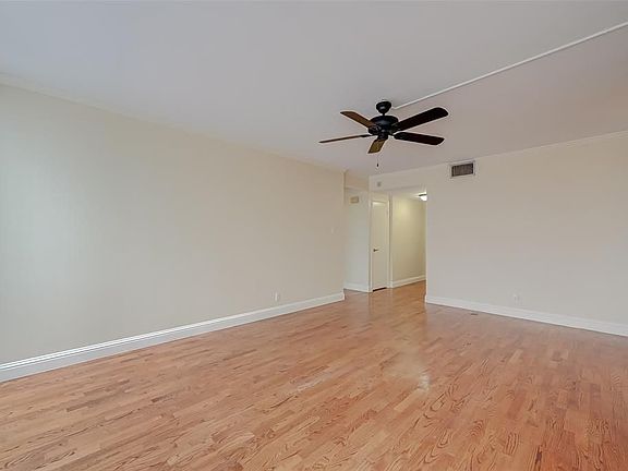 5th image of 5001 Woodway Dr Unit 302