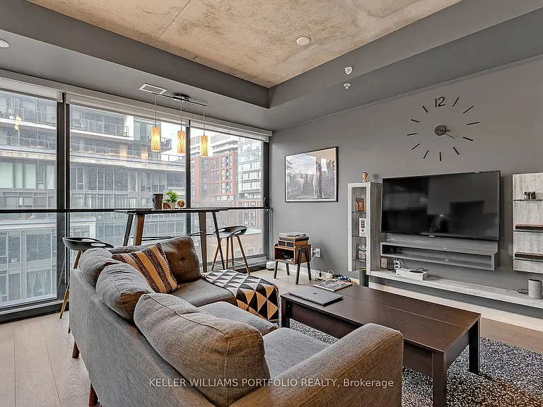 629 King St W #622 — Photo 8