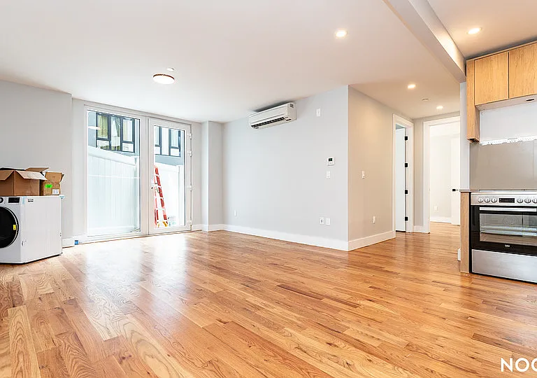 31-61 Vernon Blvd #1R — Photo 6