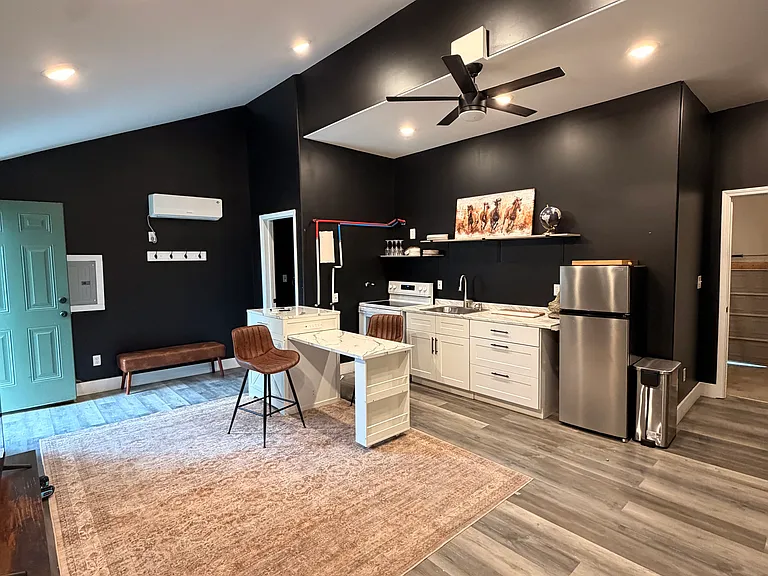 1107 Logan St #B — Photo 9