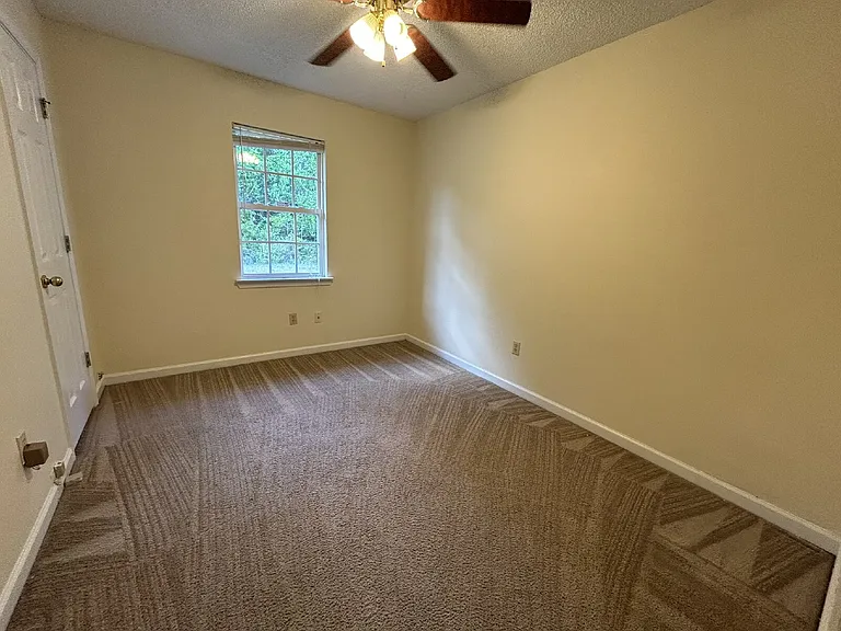942 Poppleton Dr — Photo 10
