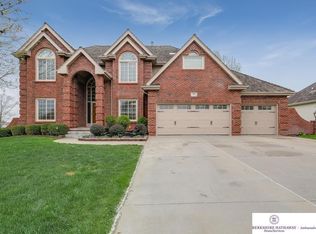 906 W Centennial Rd, Papillion, NE 68046