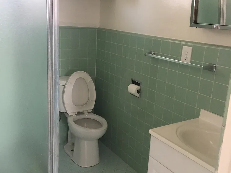 1 Bedroom on Ingraham Street blocks from the beach in Pacific Beach! — Photo 5