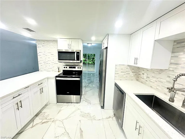 26th Pl SW — Photo 6