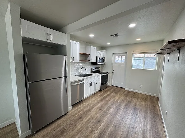 638 W 5th Ave #C — Photo 4