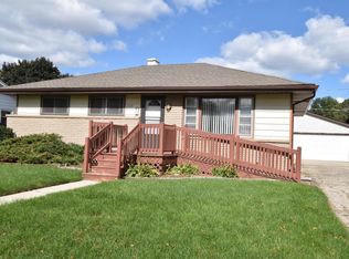 2828 Rosalind Ave, Racine, WI 53403