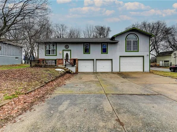 1011 Barley Ln, Buckner, MO 64016