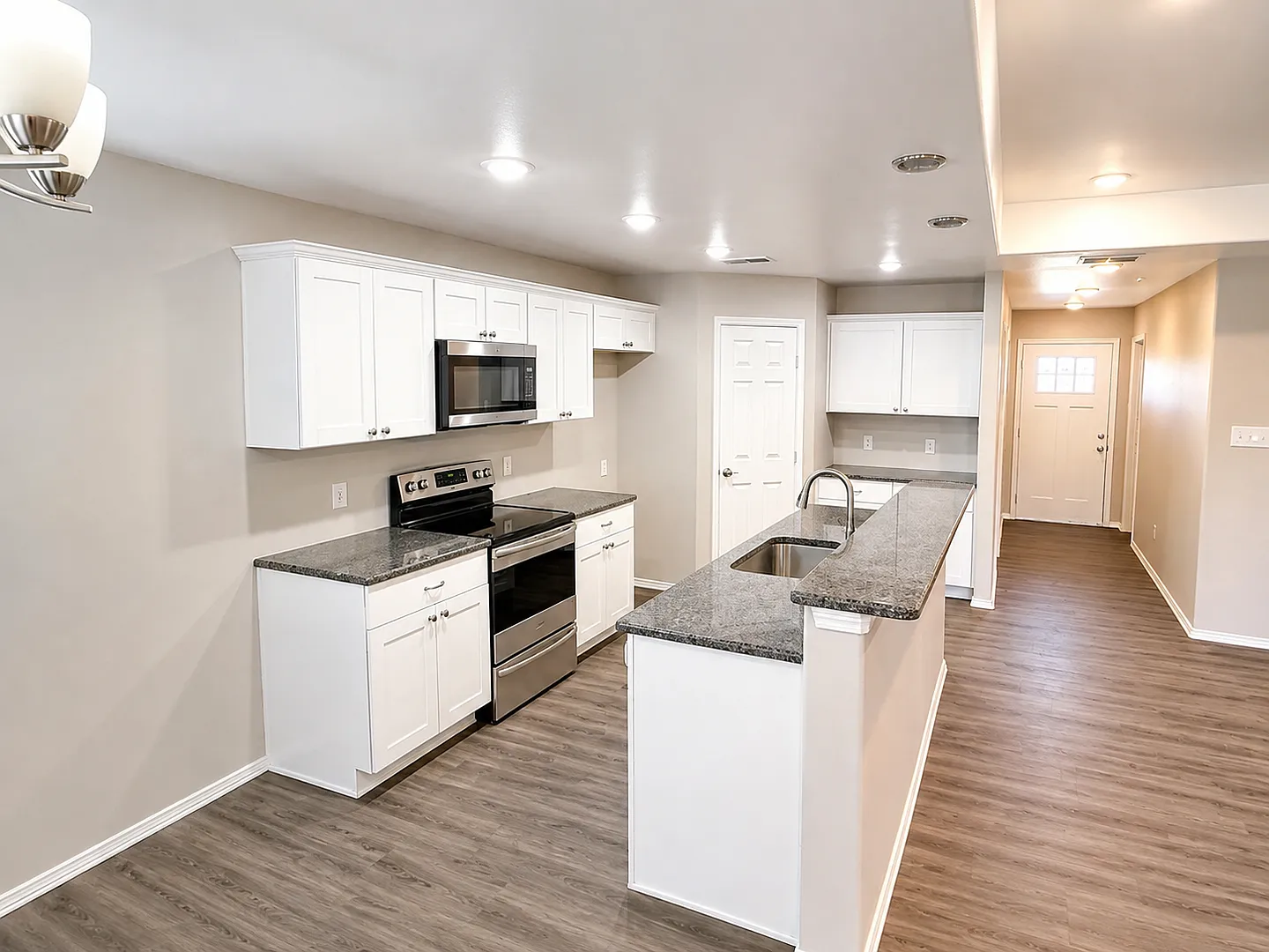Available for Immediate Move-In! 4Bed/2Bath/2G -8402 11th Street — Photo 3
