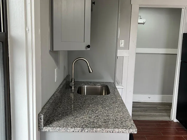 319 N Beatty St #5 — Photo 8