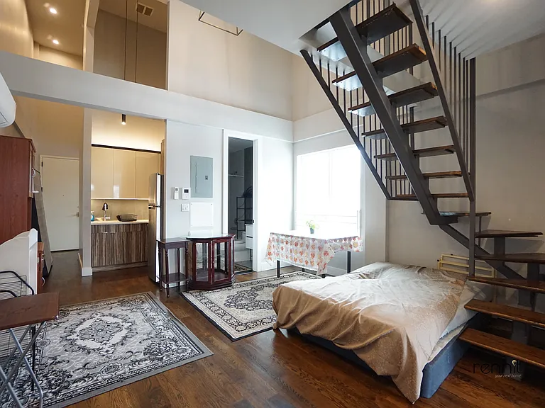 1031 Montgomery St #4R — Photo 15