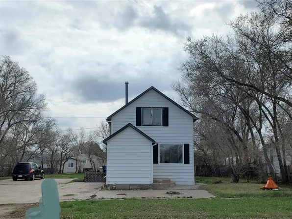 321 1st Street W, Ponteix, SK S0N 1Z0