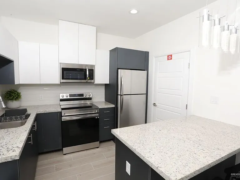 901 Yuma Ave #1806 — Photo 6