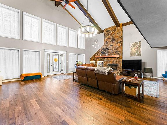 4th image of 205 Blue Chip Farm Rd