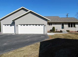 341 N Golf Course Rd, Reedsburg, WI 53959