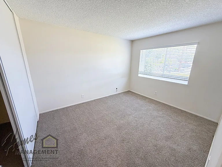 3919 Las Cruces Ave — Photo 8