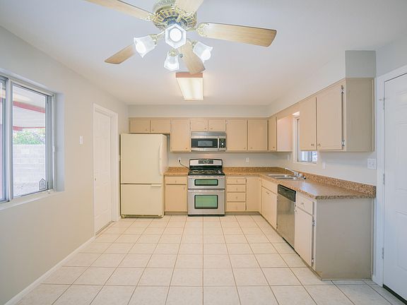 2nd image of 2208 W Aster Dr