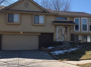 15221 Bedford Ave, Omaha, NE 68116