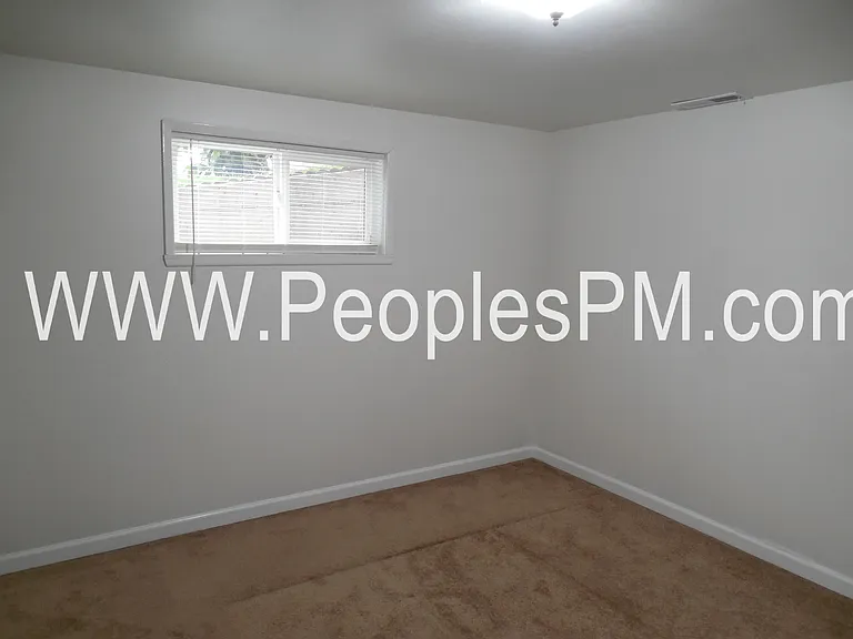 1617 Jones Ave NE — Photo 20