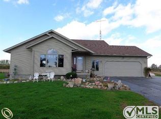 6651 North Rd, Fort Gratiot, MI 48059