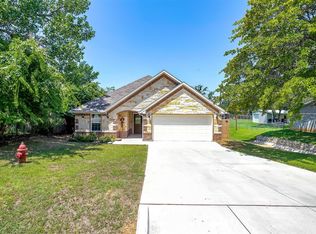 160 Mountain View Dr, Azle, TX 76020