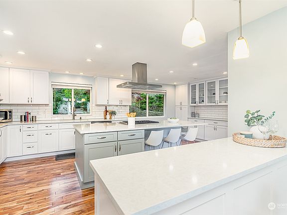 5th image of 21 Big Bear Court NW