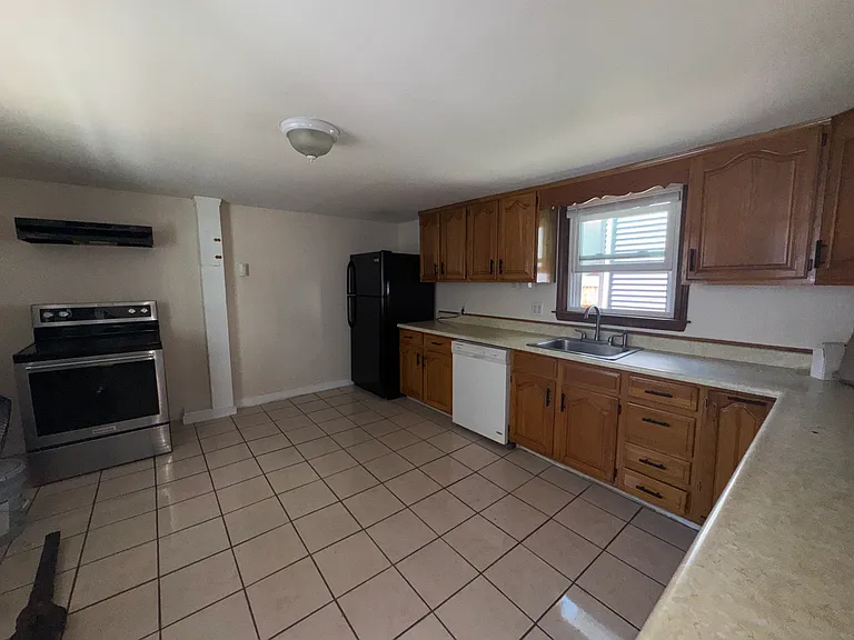 34 Grove St #Q — Photo 3