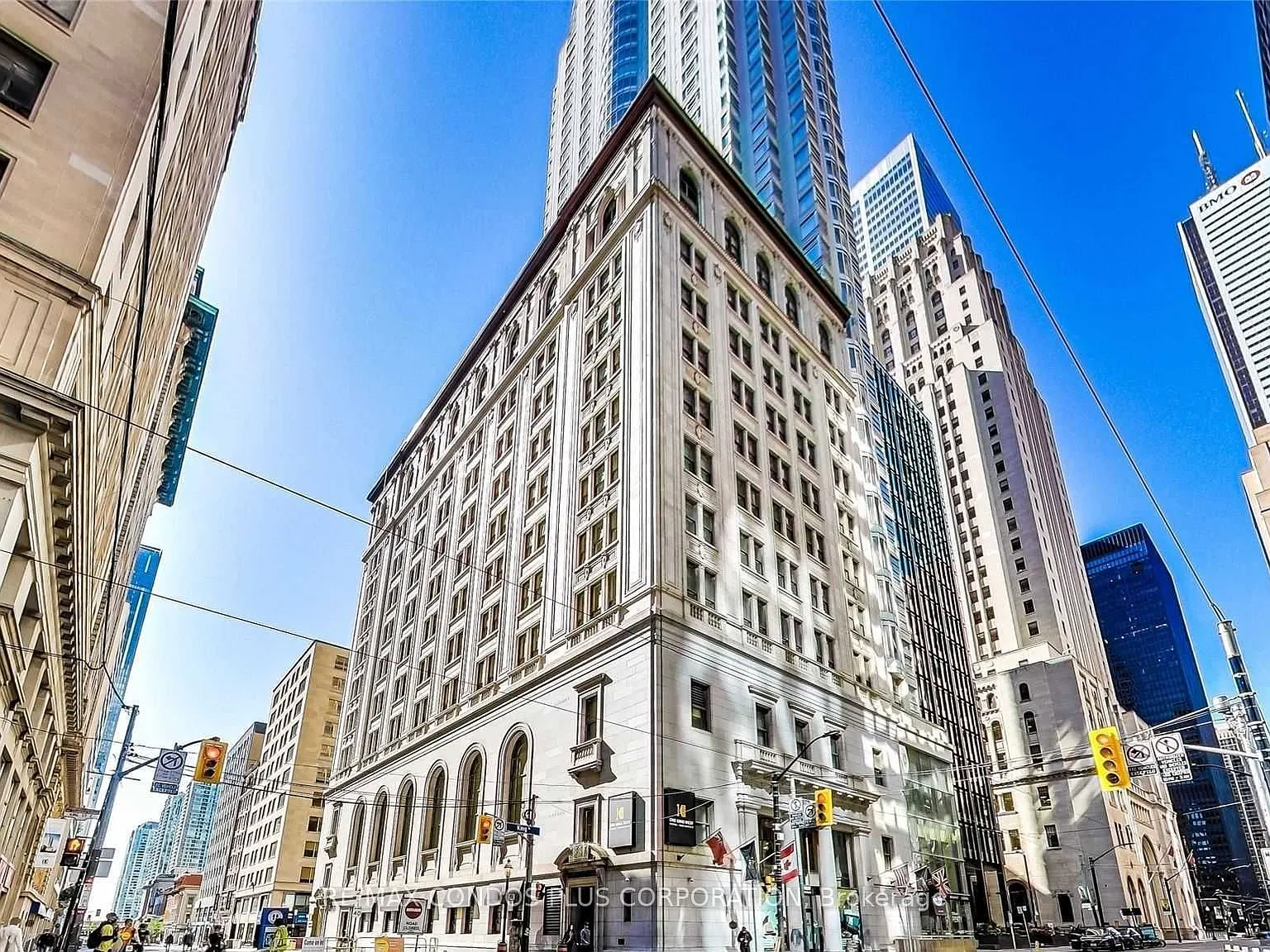 One King West — Photo 1