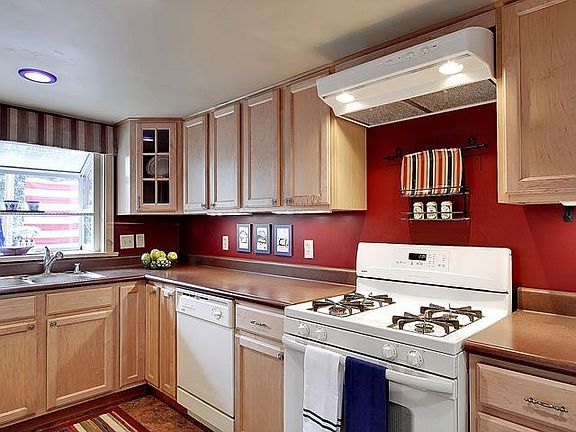 Fully Remodeled Kitchen