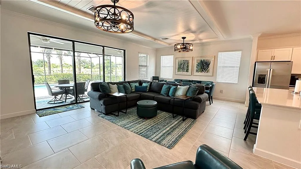 3 bed, 3.0 bath, 2202 sqft, $8,000 — Photo 4