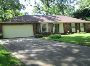 828 W Valley Ct, Springfield, MO 65807