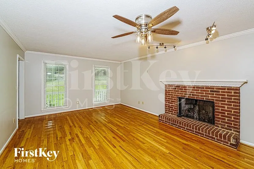 3 bed, 3.5 bath, 2236 sqft, $2,330 — Photo 3