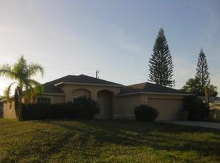 610 SW 10th Pl, Cape Coral, FL 33991