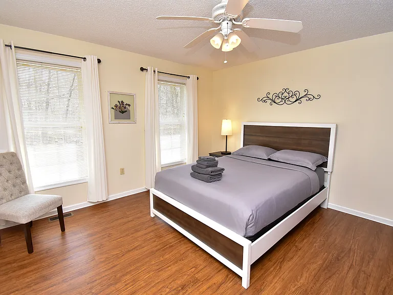 2570 Country Club Dr — Photo 43