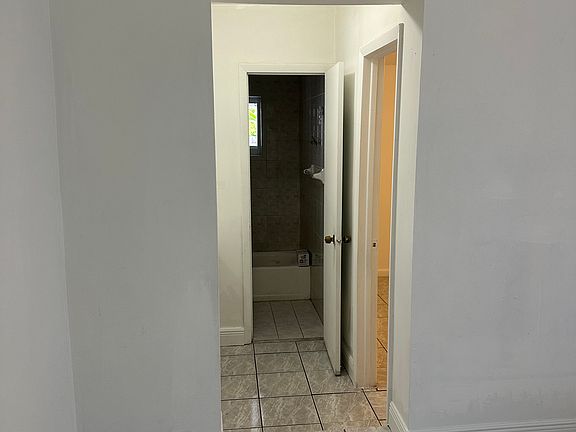 5th image of 3221 NW 16th St