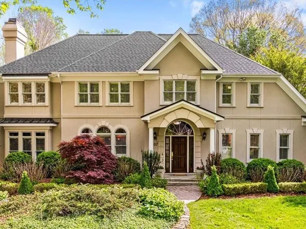 1907 Baytree Dr, Greensboro, NC 27455