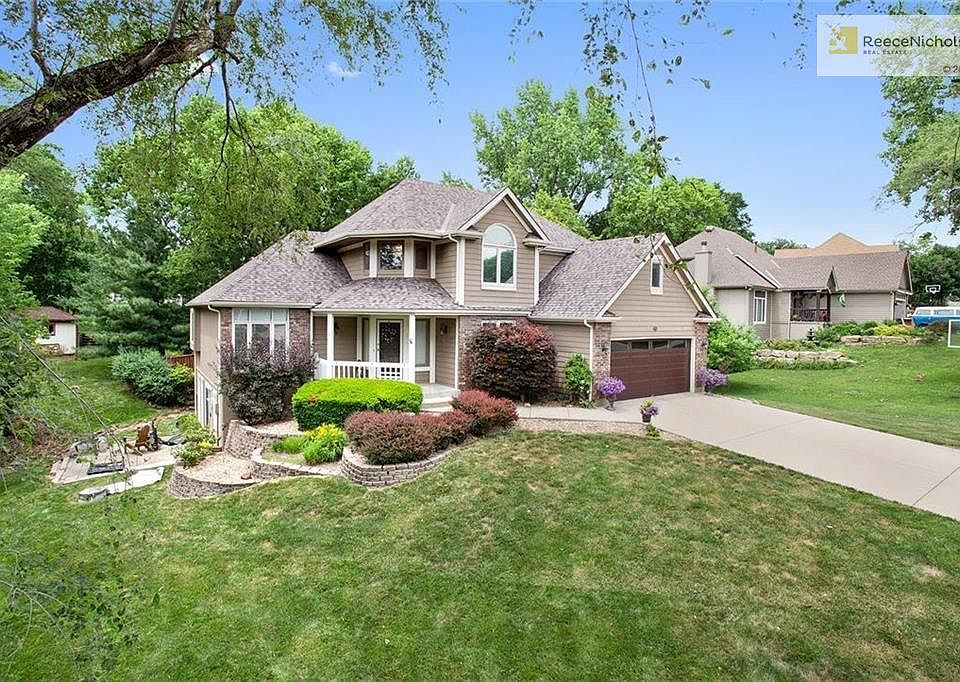 Welcome home to Weatherby Lake! Community amenities include several parks, clubs, and a 270 acre private lake!
