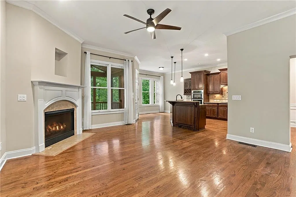 3 bed, 3.5 bath, 2420 sqft, $3,500 — Photo 2
