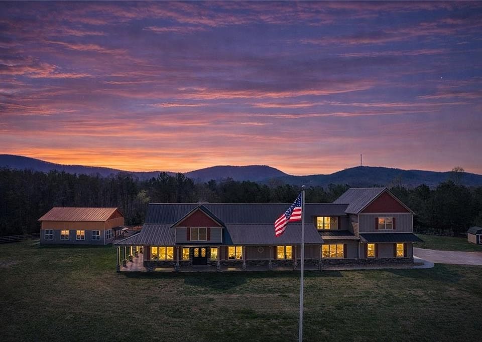 1st image of 15 Lauren Ln