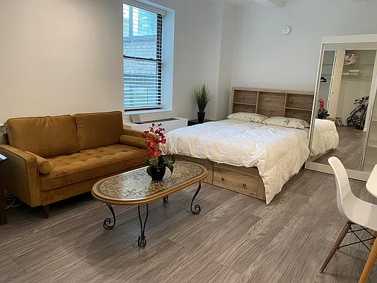 Rented by Manhattan Management Group | media 30