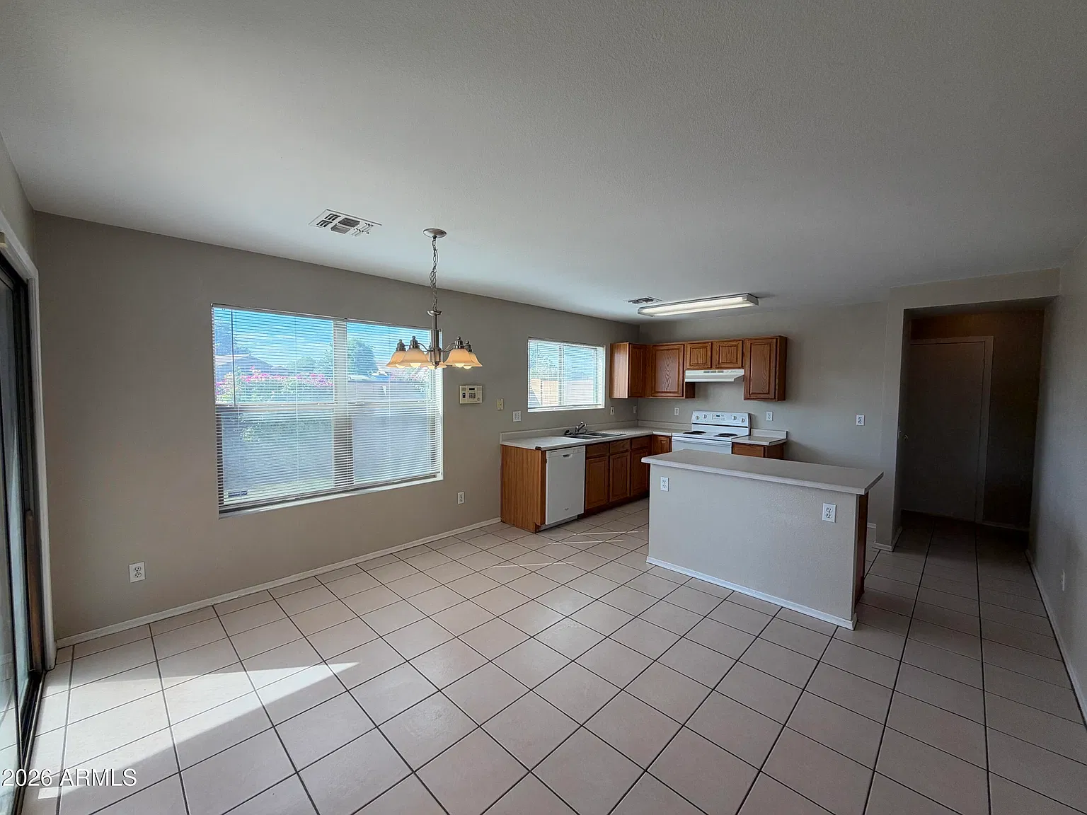 3 bed, 2.5 bath, 1886 sqft, $1,995 — Photo 4