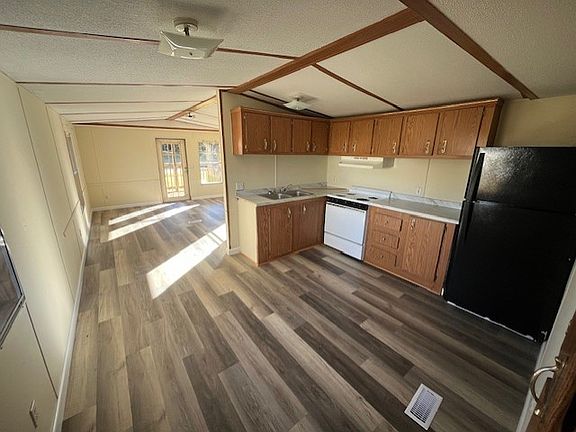 3rd image of 502 Cooke Dr
